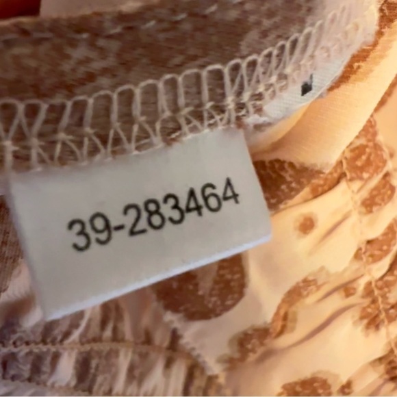 Ann Taylor Leopard Print Smocked Blouse Size Medium Elastic Cuffs Romantic Chic - Picture 8 of 11